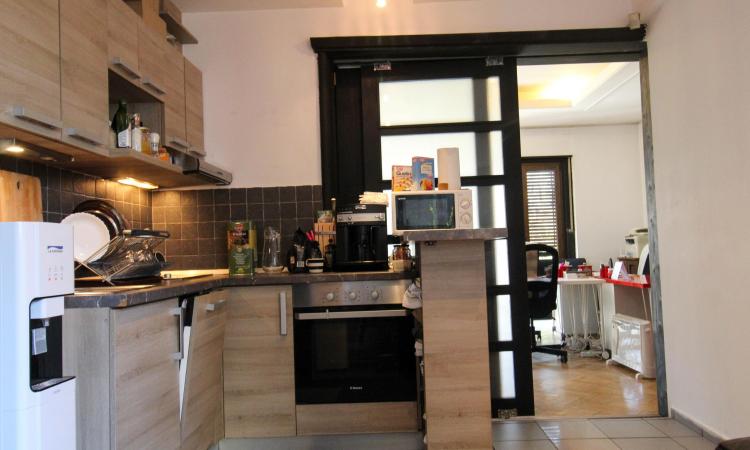 Curte proprie. Stylish. Comercial&Office