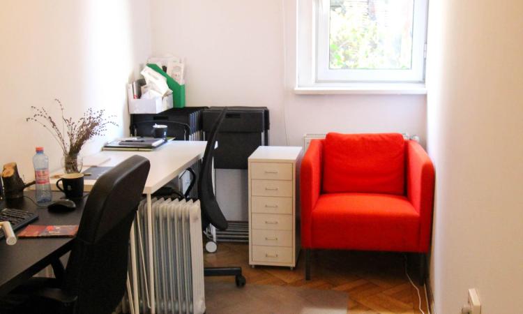 Curte proprie. Stylish. Comercial&Office