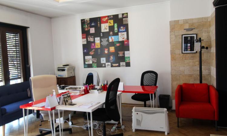 Curte proprie. Stylish. Comercial&Office