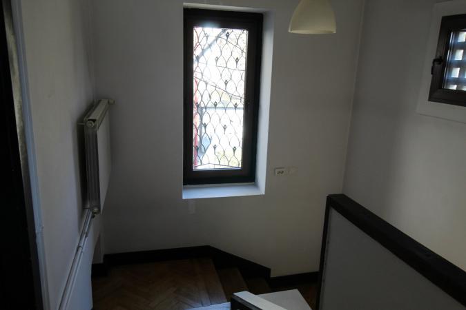 Curte proprie. Stylish. Comercial&Office