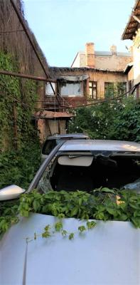 Casa mica cu o curte superba- Unirii