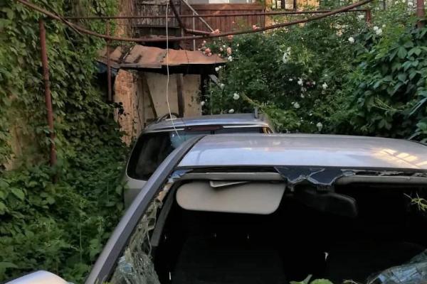 Casa mica cu o curte superba- Unirii