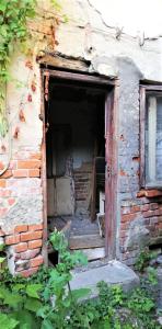 Casa mica cu o curte superba- Unirii