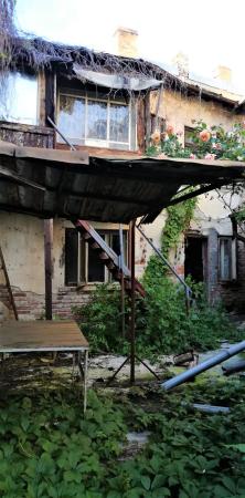 Casa mica cu o curte superba- Unirii