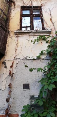 Casa mica cu o curte superba- Unirii