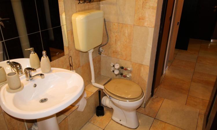 Bloc anvelopat. 2 camere, etaj 4- Baneasa