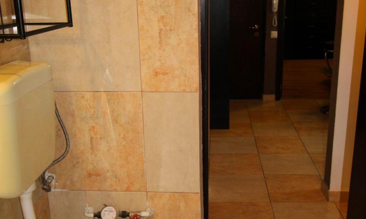Bloc anvelopat. 2 camere, etaj 4- Baneasa