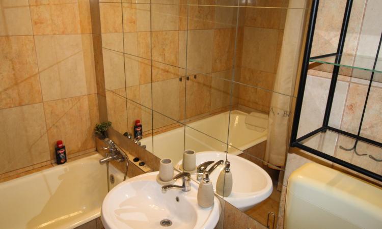 Bloc anvelopat. 2 camere, etaj 4- Baneasa