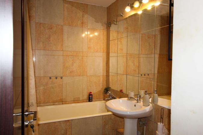 Bloc anvelopat. 2 camere, etaj 4- Baneasa