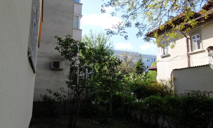 Bloc anvelopat. 2 camere, etaj 4- Baneasa