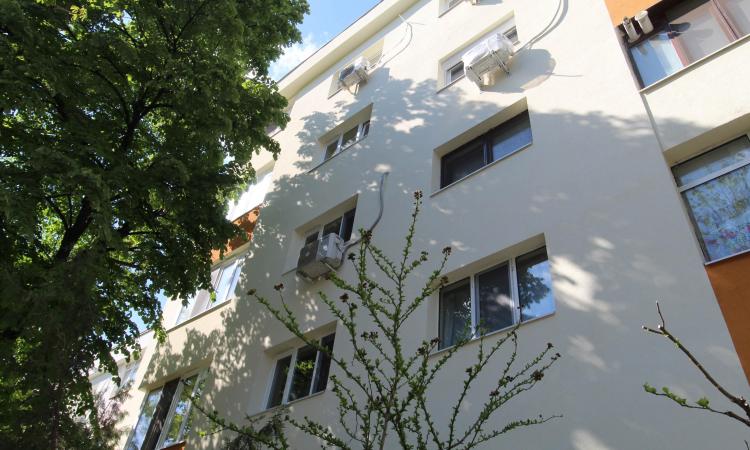 Bloc anvelopat. 2 camere, etaj 4- Baneasa