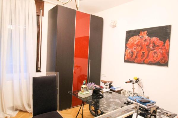 Londra etj 1- cu 2 balcoane in vila P+2- Apartament in vila