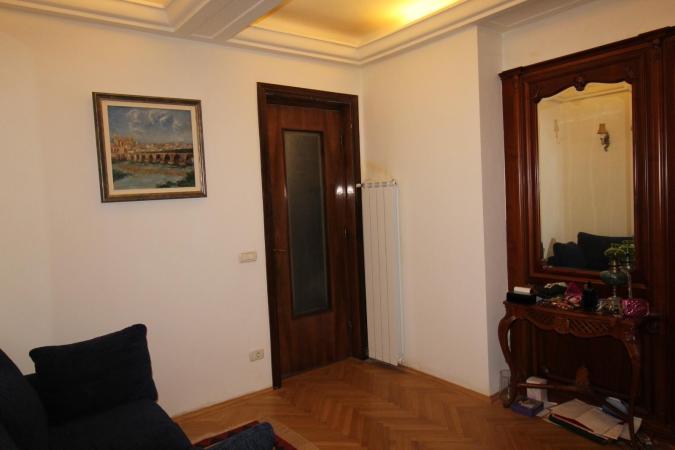 London etc. 1- with 2 balconies in the villa P+2- Apartment in the villa