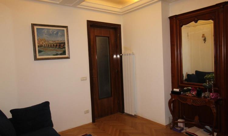 London etc. 1- with 2 balconies in the villa P+2- Apartment in the villa