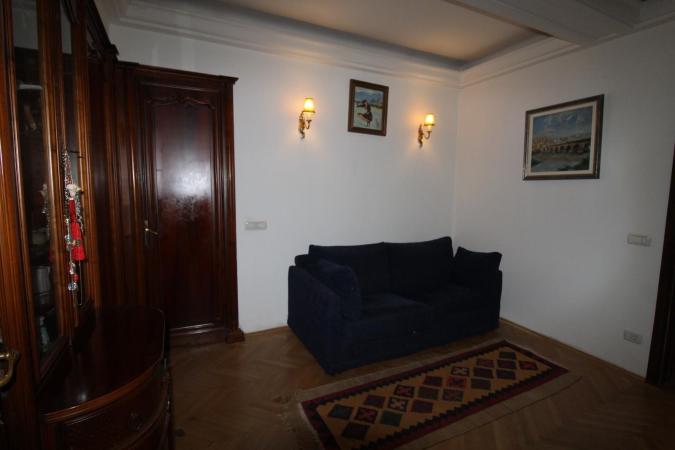 London etc. 1- with 2 balconies in the villa P+2- Apartment in the villa