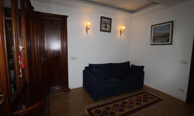 London etc. 1- with 2 balconies in the villa P+2- Apartment in the villa