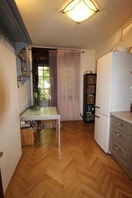 Londra etj 1- cu 2 balcoane in vila P+2- Apartament in vila
