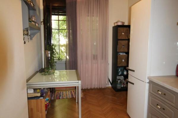 Londra etj 1- cu 2 balcoane in vila P+2- Apartament in vila