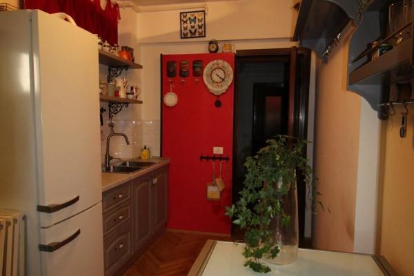 Londra etj 1- cu 2 balcoane in vila P+2- Apartament in vila