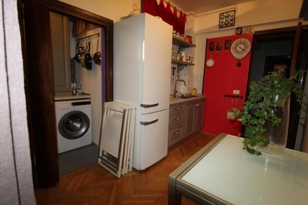 Londra etj 1- cu 2 balcoane in vila P+2- Apartament in vila