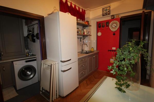 Londra etj 1- cu 2 balcoane in vila P+2- Apartament in vila