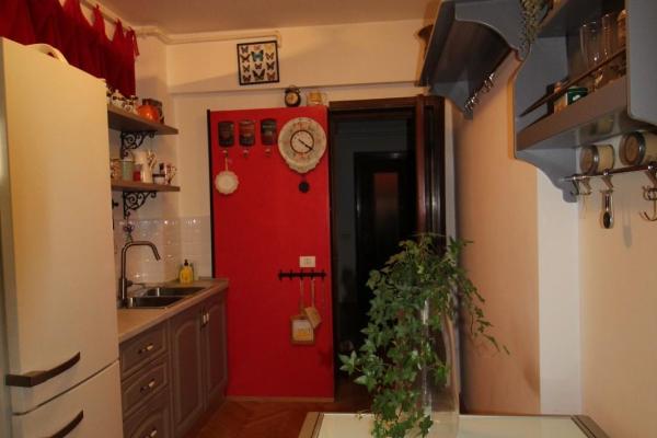 Londra etj 1- cu 2 balcoane in vila P+2- Apartament in vila