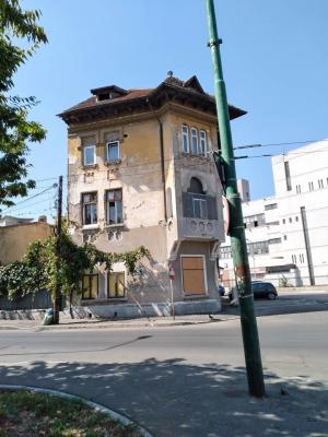 Imobil integral de vanzare. Str Cameliei