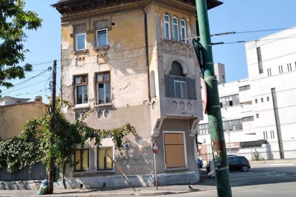 Imobil integral de vanzare. Str Cameliei