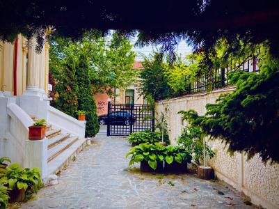 Parter in vila Unirii. Gradina. Principatele Unite, 2 camere