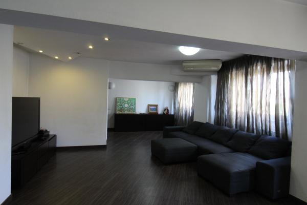 5 camere, 3 balcoane -etaj 2/8- Panduri. Unic pe piata. Suprafata totala 128 mp