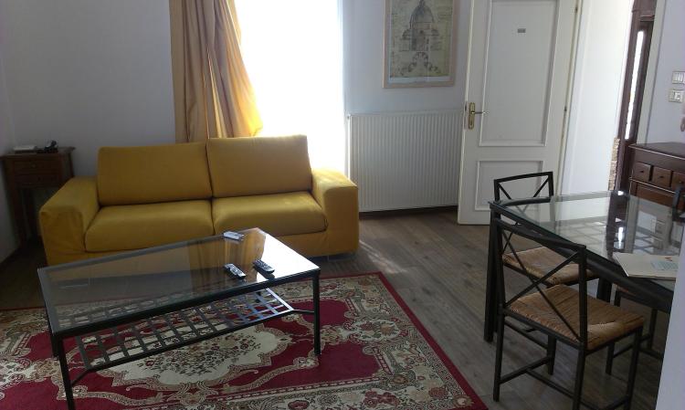 Apartament pe Parter in vila. 2 camere. Unirii- Mitropolie. SU 44, 42 mp