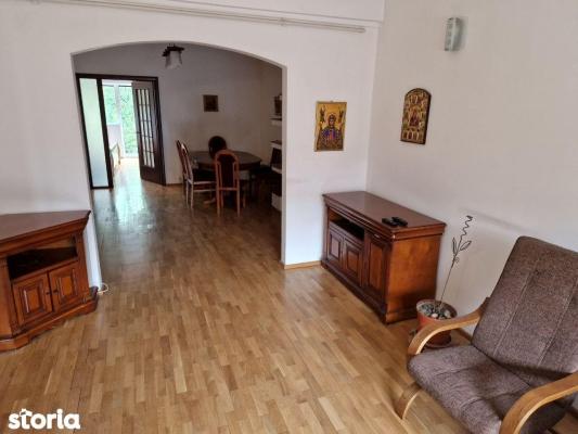 Capitale. 3 camere, etaj3/4- vila, renovat