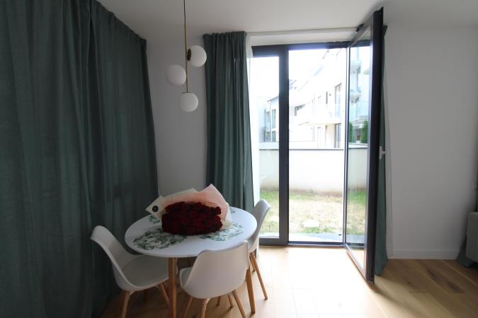 Apartament la Parter cu gradina/curte. Nou. Designer Apartment for rent. Unirii