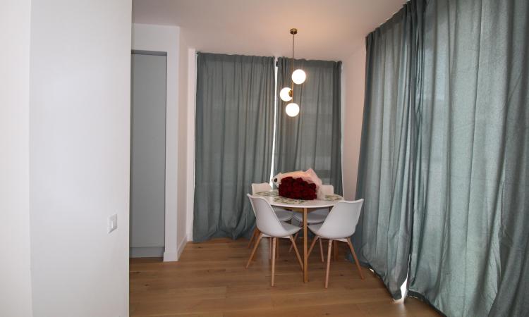 Apartament la Parter cu gradina/curte. Nou. Designer Apartment for rent. Unirii