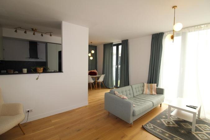 Apartament la Parter cu gradina/curte. Nou. Designer Apartment for rent. Unirii
