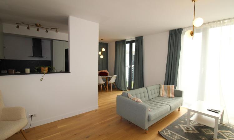 Apartament la Parter cu gradina/curte. Nou. Designer Apartment for rent. Unirii
