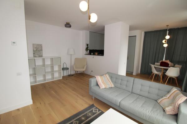 Apartament la Parter cu gradina/curte. Nou. Designer Apartment for rent. Unirii