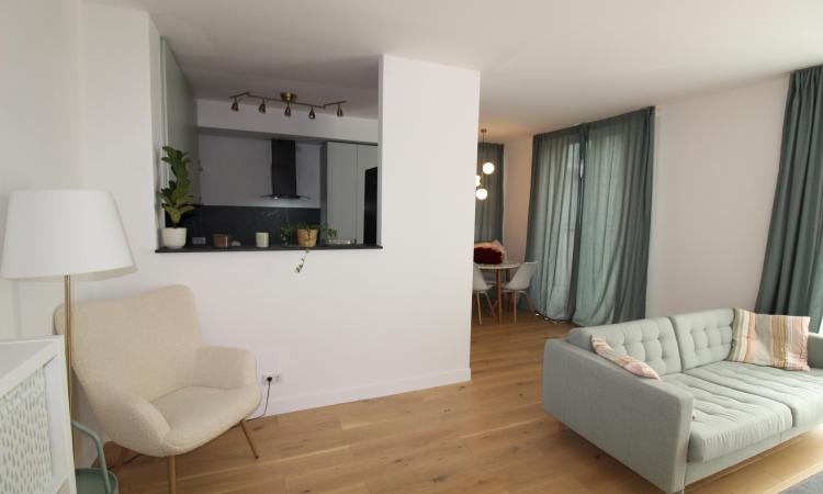 Apartament la Parter cu gradina/curte. Nou. Designer Apartment for rent. Unirii
