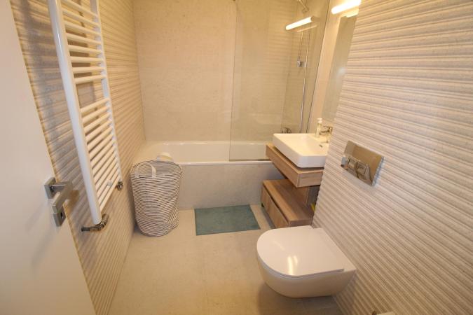 Apartament la Parter cu gradina/curte. Nou. Designer Apartment for rent. Unirii