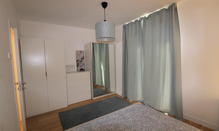 Apartament la Parter cu gradina/curte. Nou. Designer Apartment for rent. Unirii