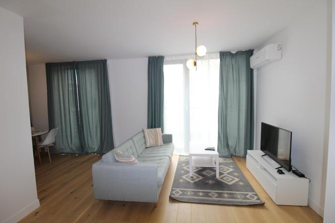 Apartament la Parter cu gradina/curte. Nou. Designer Apartment for rent. Unirii