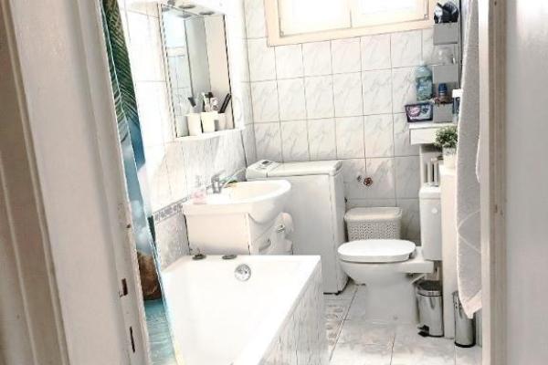 Capitale. 3 camere etaj 1/2. Oportunitate investitionala