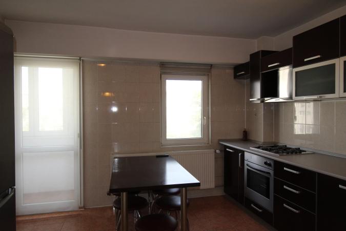 3 camere- Aviatiei, etaj3/4- imobil solid. plus loc de parcare