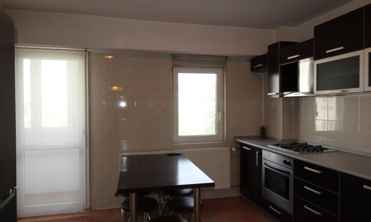 3 camere- Aviatiei, etaj3/4- imobil solid. plus loc de parcare
