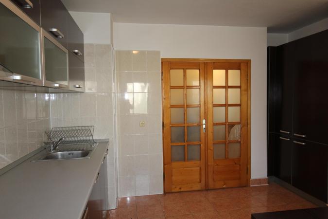 3 camere- Aviatiei, etaj3/4- imobil solid. plus loc de parcare