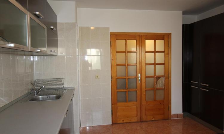 3 camere- Aviatiei, etaj3/4- imobil solid. plus loc de parcare