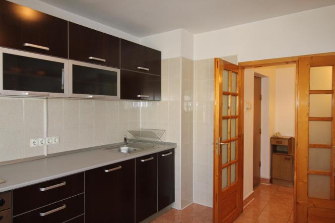 3 camere- Aviatiei, etaj3/4- imobil solid. plus loc de parcare