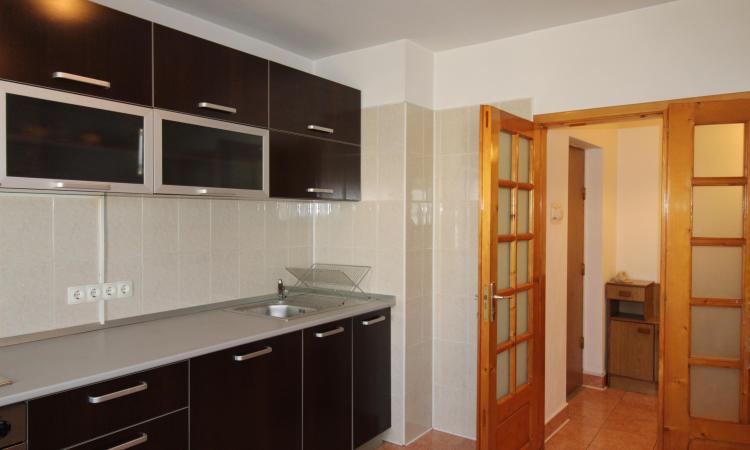 3 camere- Aviatiei, etaj3/4- imobil solid. plus loc de parcare