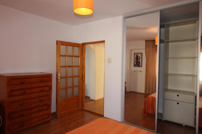 3 camere- Aviatiei, etaj3/4- imobil solid. plus loc de parcare