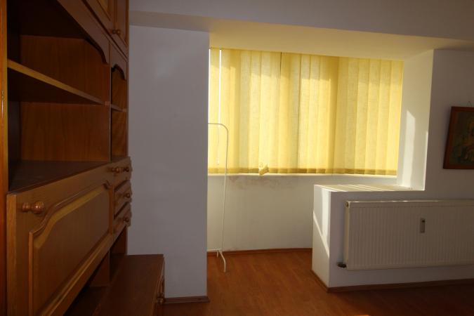 3 camere- Aviatiei, etaj3/4- imobil solid. plus loc de parcare